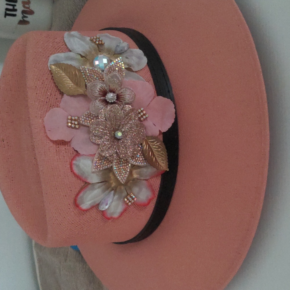 Woman hat - Picture 2 of 3
